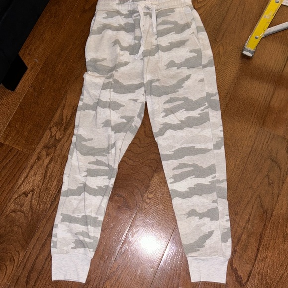 Grey and white camo sweatpants - Picture 1 of 3